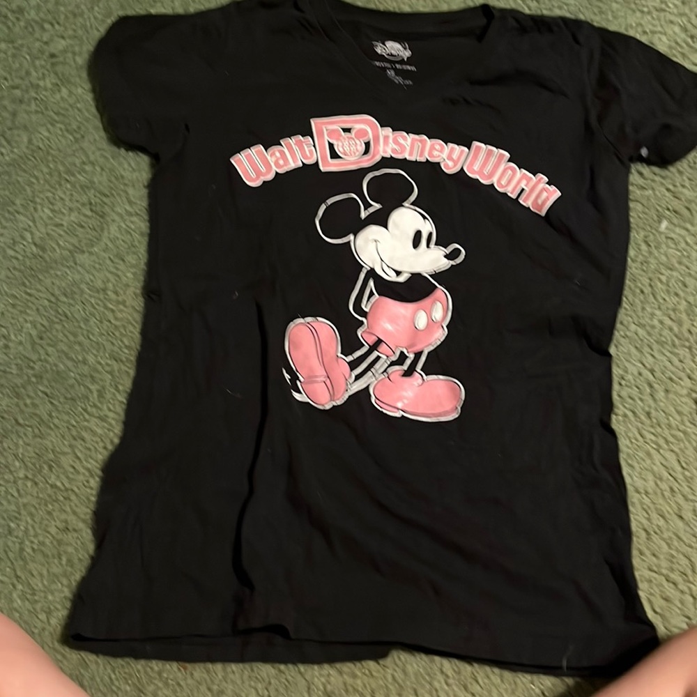 Women’s shirt. Never worn. In great condition.